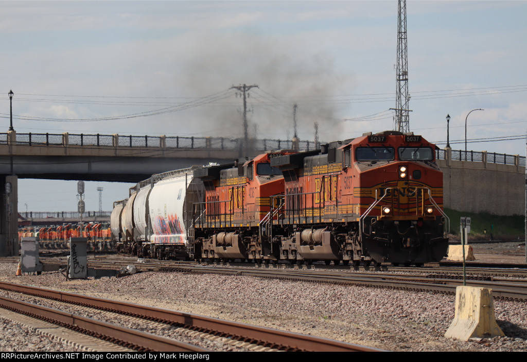 BNSF 5037